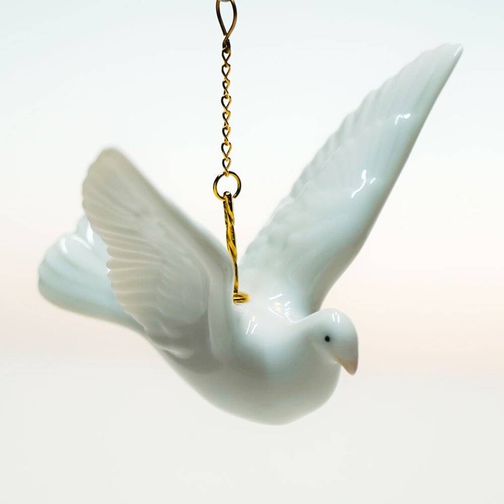 NIB Lladro 06266 “Landing Dove” collectable ornament